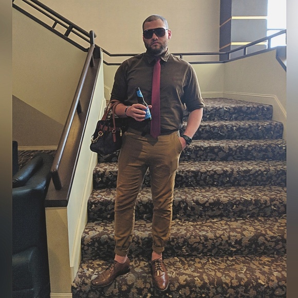 Meet your Posher, Joshua - Picture 3 of 4